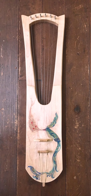 青い鳥が描かれたライア