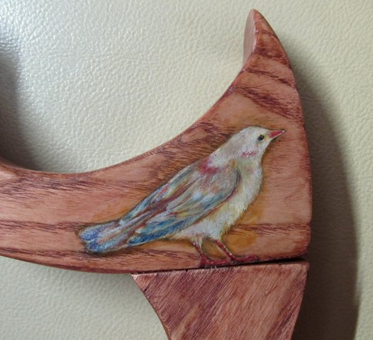 鳥が描かれたハープ