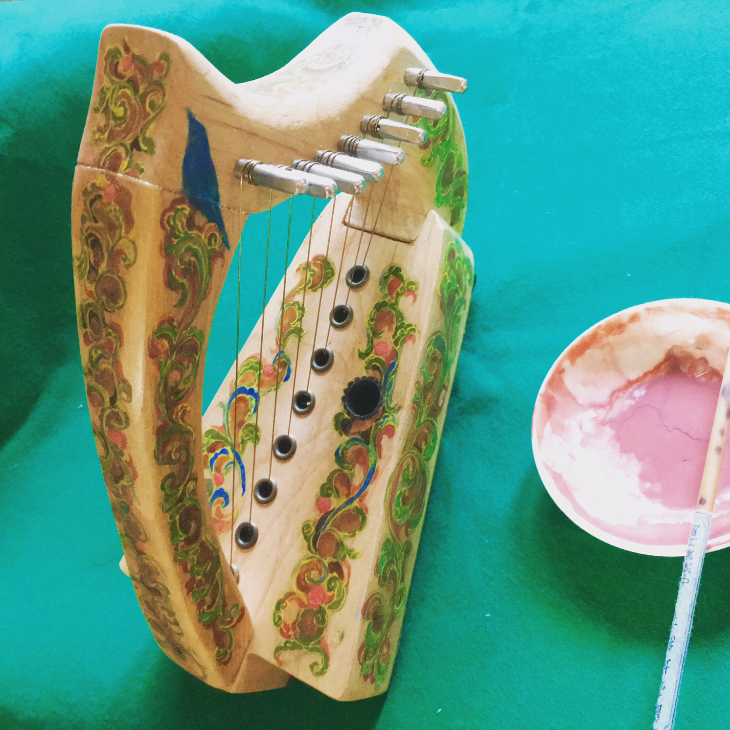 青い鳥と唐草文様の超小型ハープ