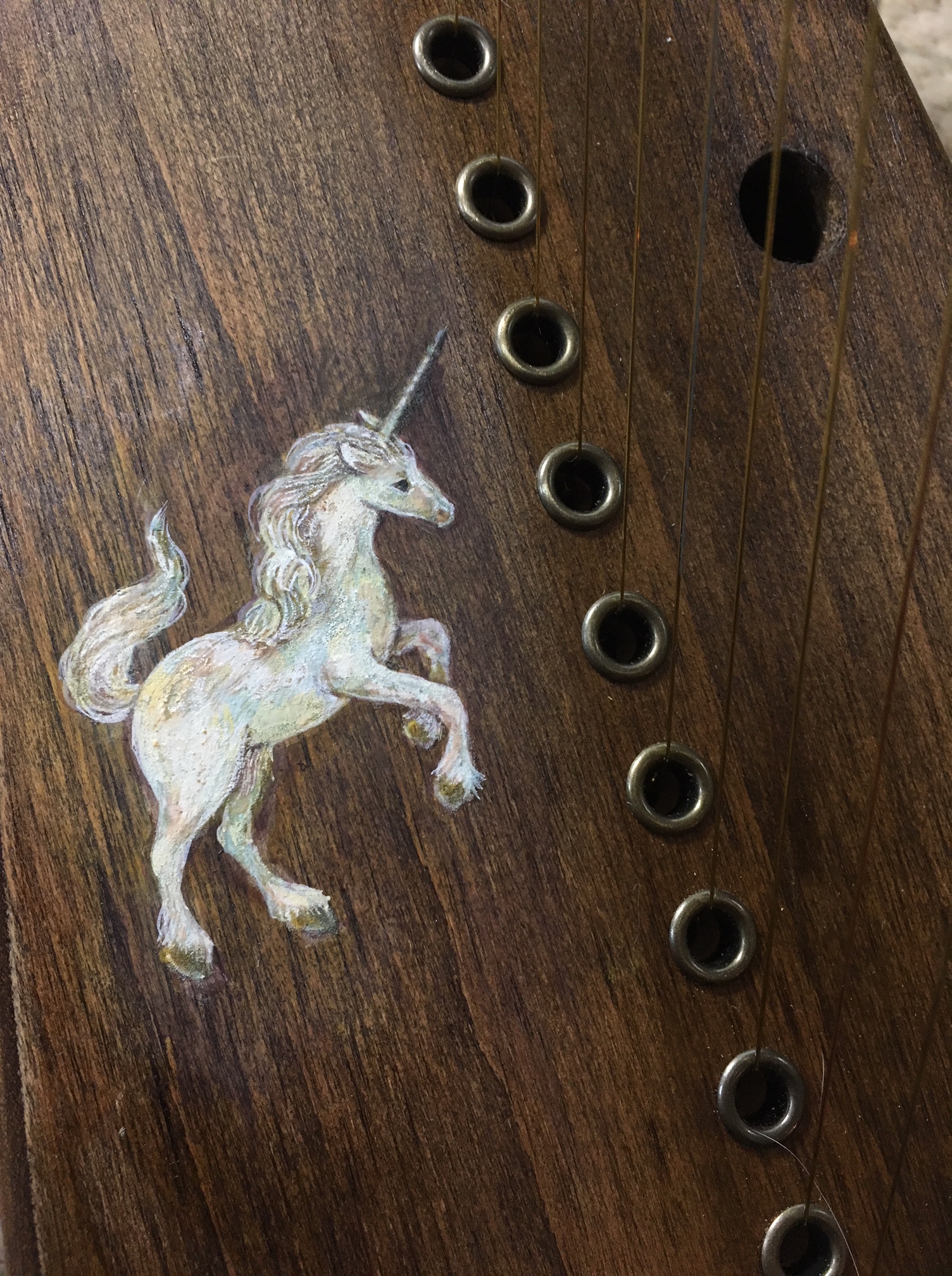 一角獣が描かれたハープ