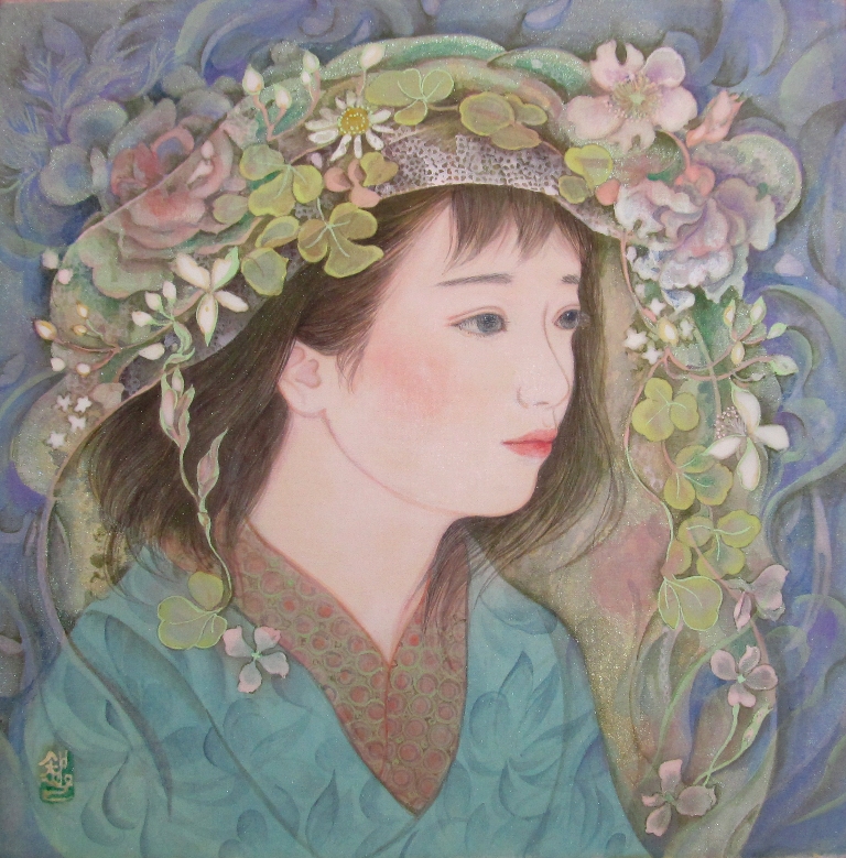 風のささめき　花でできた帽子をかぶった着物の乙女。透明感のある幻想的な日本画