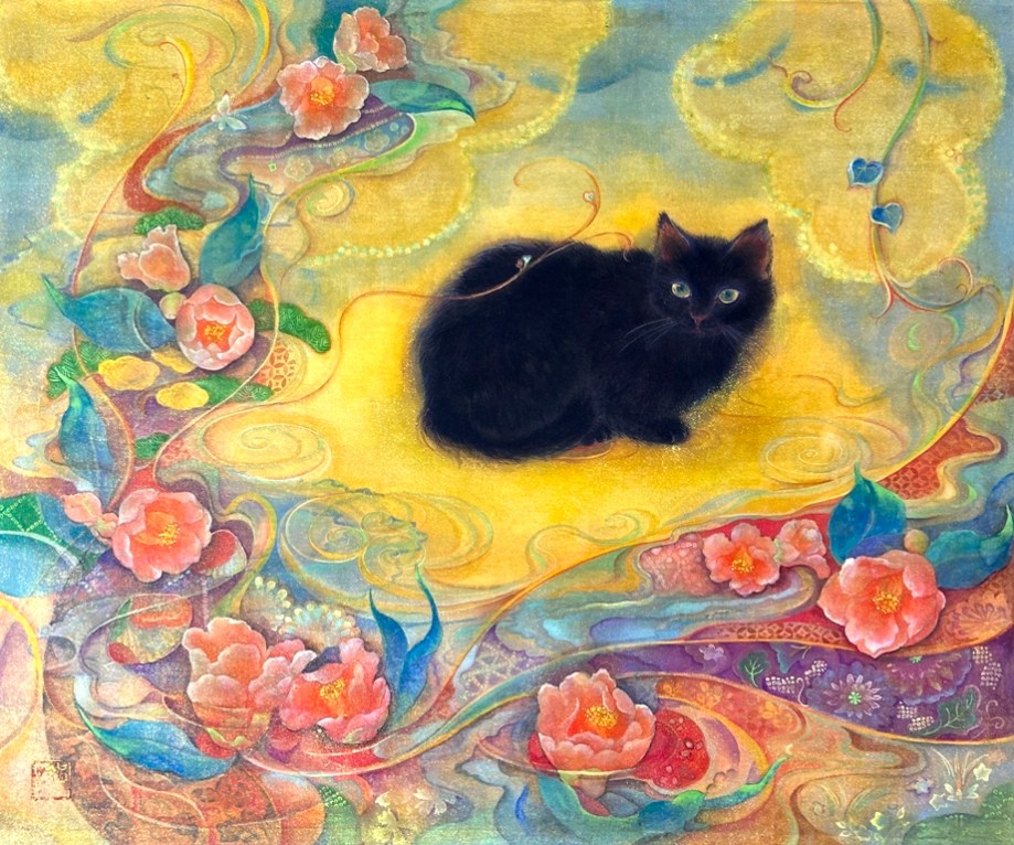 綺羅猫　金の空間の中の黒猫　友禅のような流れる花文様と子猫の愛らしさが描かれた日本画