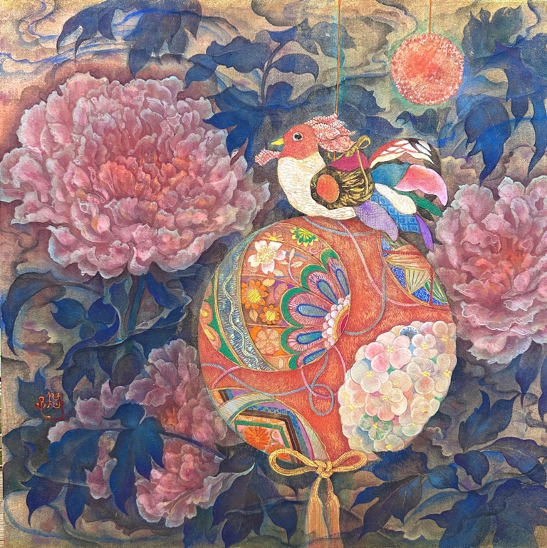 牡丹を背景に毬とつるし雛が描かれた日本画作品　絹本r着彩