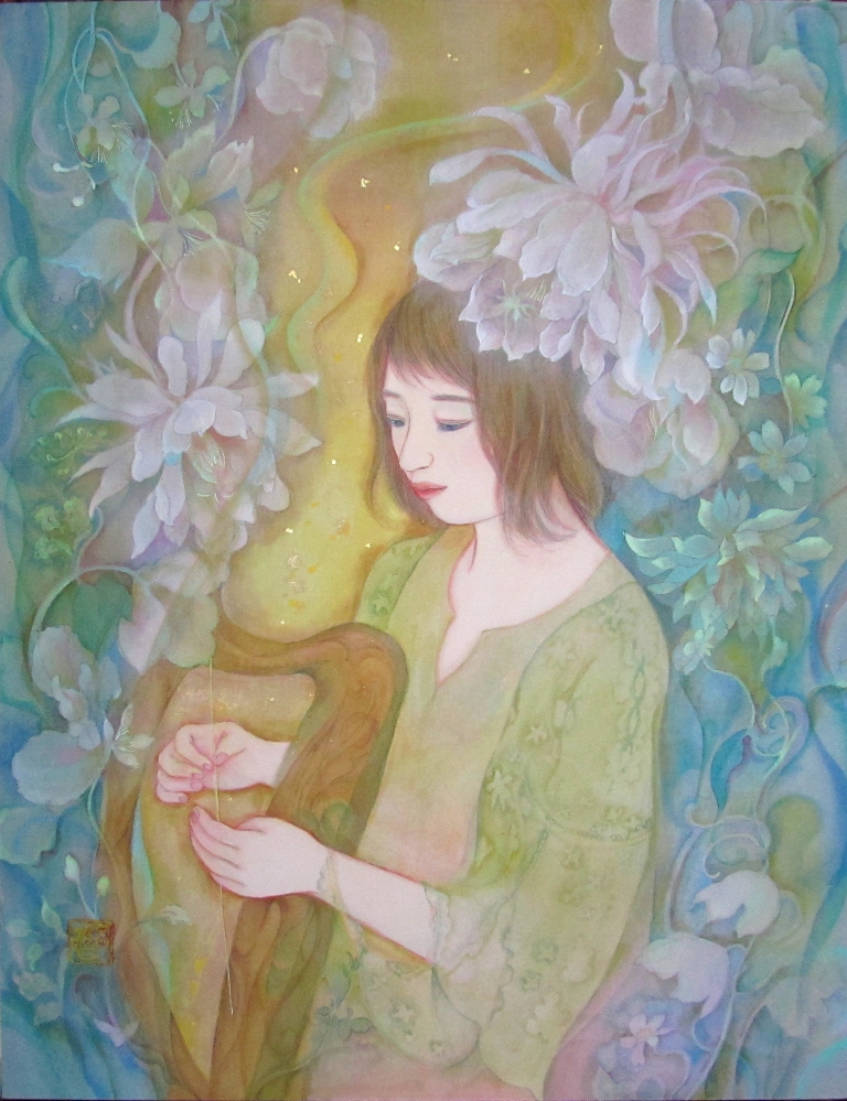 ひとつ音　ハープを奏でる女性。月下美人の花が優しく取り囲む。淡い色の幻想的な日本画
