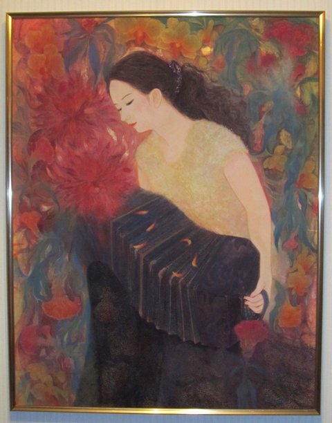 華の奏　バンドネオン奏者川波幸恵をモデルに描かれた日本画　大輪の赤い花、バンドネオンの黒の対比が美しい
