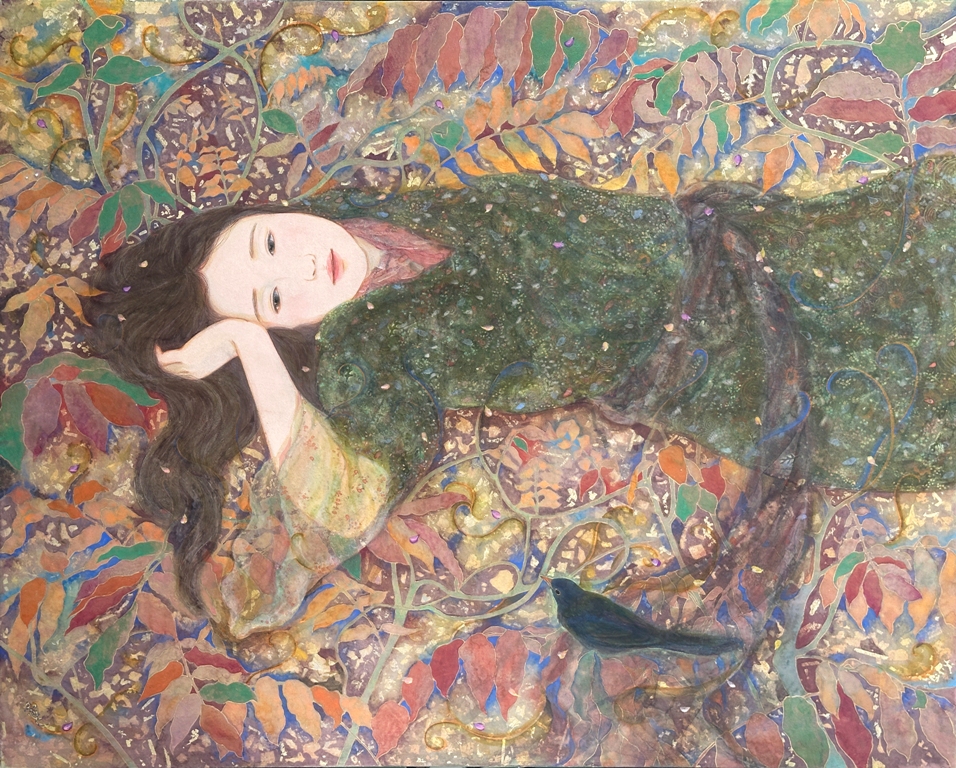 横たわる女性を描いた日本画作品　渋い中にも様々な色彩の美しさ